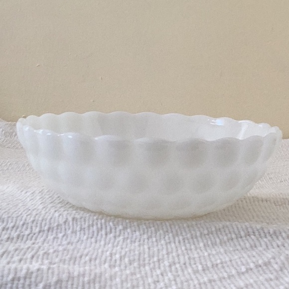 Milk Glass Bowl - Picture 7 of 7